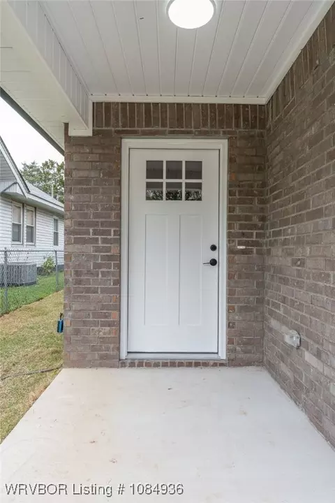 Exterior - 1005 N 16th St, Fort Smith, AR 72901 photo 6 of 9