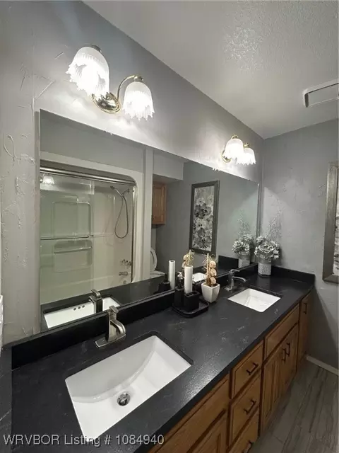 Bath - 8813 Canterbury, Fort Smith, AR 72903 photo 6 of 7