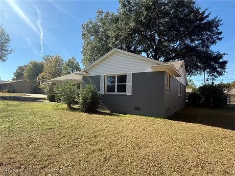 Exterior - 2920 S 33rd St, Fort Smith, AR 72901 photo 4 of 9