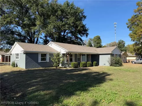 Exterior - 2920 S 33rd St, Fort Smith, AR 72901 photo 3 of 9