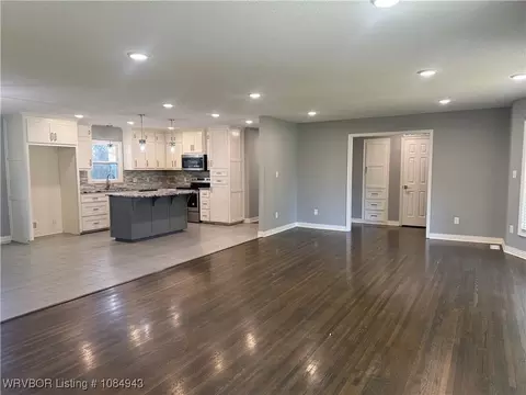 Living - 2920 S 33rd St, Fort Smith, AR 72901 photo 4 of 7