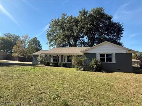 2920 S 33rd St, Fort Smith, AR 72901