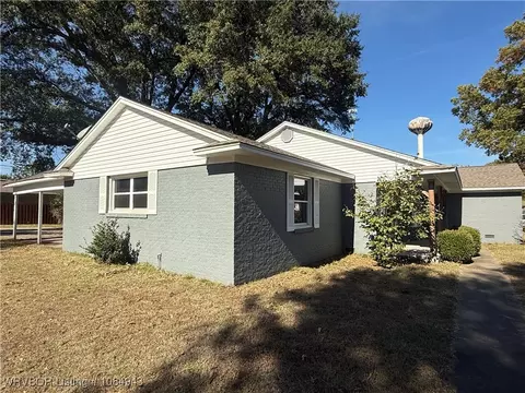 Exterior - 2920 S 33rd St, Fort Smith, AR 72901 photo 5 of 9