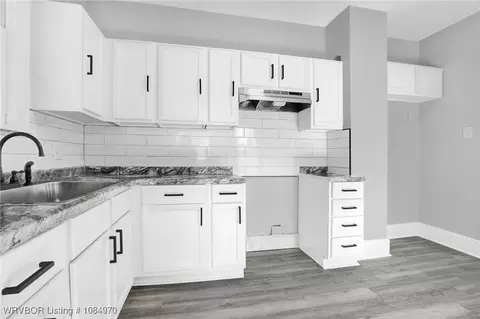 Kitchen - 622 S 18th St, Fort Smith, AR 72901 photo 1 of 2