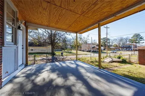 Exterior - 622 S 18th St, Fort Smith, AR 72901 photo 3 of 4