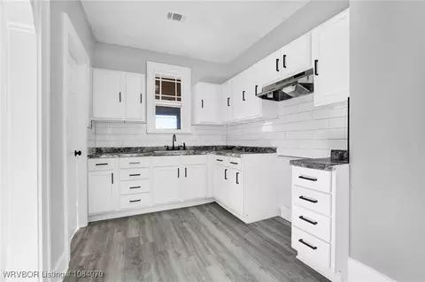 Kitchen - 622 S 18th St, Fort Smith, AR 72901 photo 2 of 2