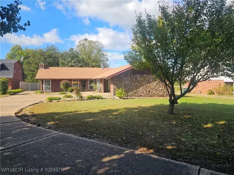 1312 N 5th St, Paris, AR 72855