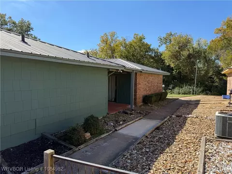 101 Doris Dr #48, Sallisaw, OK 74955