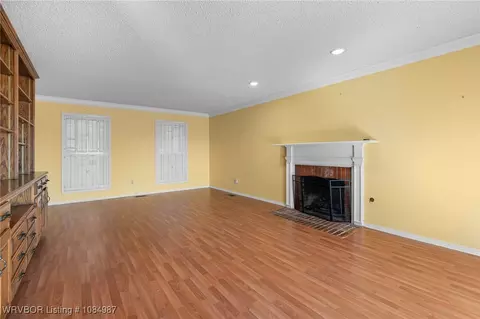 Living - 7800 Williamsburg Rd, Fort Smith, AR 72903 photo 3 of 5
