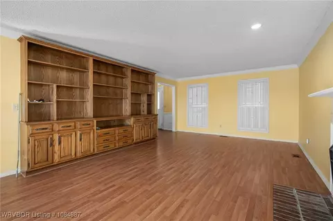 Living - 7800 Williamsburg Rd, Fort Smith, AR 72903 photo 4 of 5