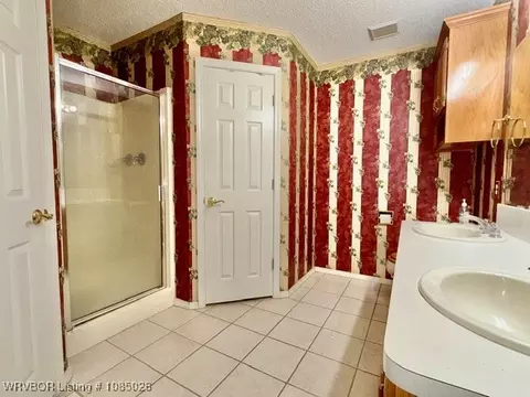Bath - 6416 Galven Way, Fort Smith, AR 72916 photo 1 of 3