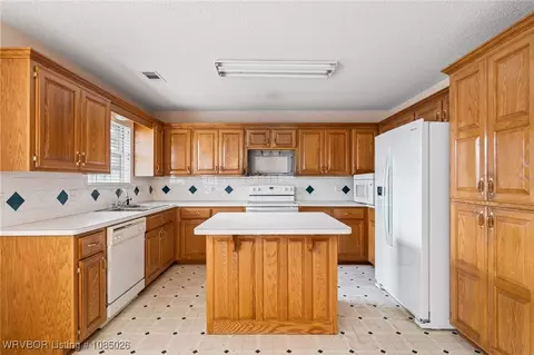 Kitchen - 6416 Galven Way, Fort Smith, AR 72916 photo 3 of 6