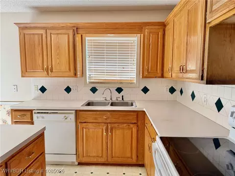Kitchen - 6416 Galven Way, Fort Smith, AR 72916 photo 5 of 6