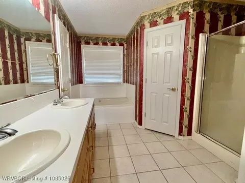 Bath - 6416 Galven Way, Fort Smith, AR 72916 photo 2 of 3