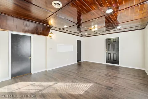Living - 3230 Russell St, Fort Smith, AR 72904 photo 3 of 4