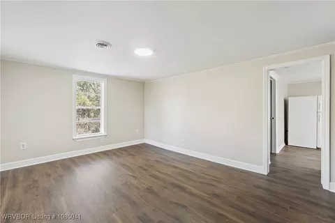 Living - 3230 Russell St, Fort Smith, AR 72904 photo 2 of 4