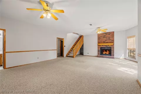 Living - 5616 Hardscrabble Way, Fort Smith, AR 72903 photo 5 of 6