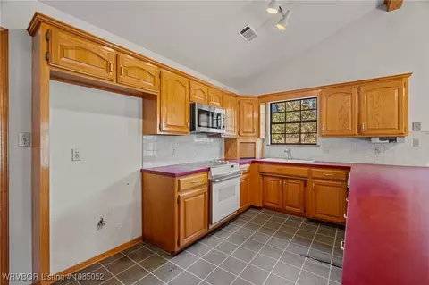 Kitchen - 5616 Hardscrabble Way, Fort Smith, AR 72903 photo 2 of 3