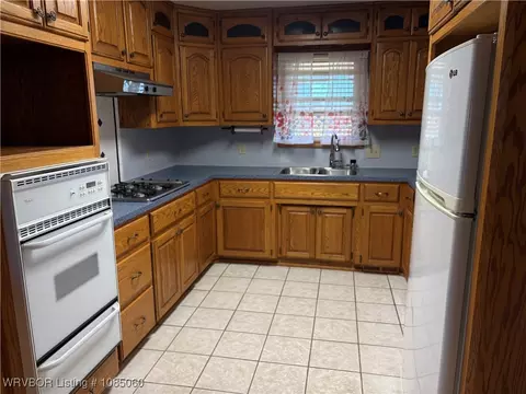 Kitchen - 402 Durham, Pocola, OK 74902 photo 2 of 8
