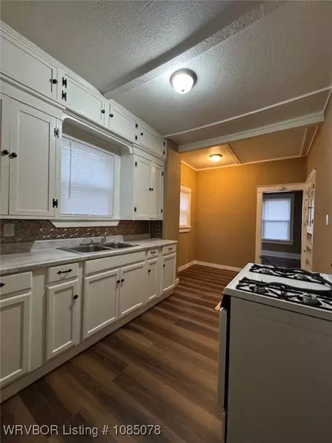 Kitchen - 1013 N 33rd St, Fort Smith, AR 72904 photo 2 of 2