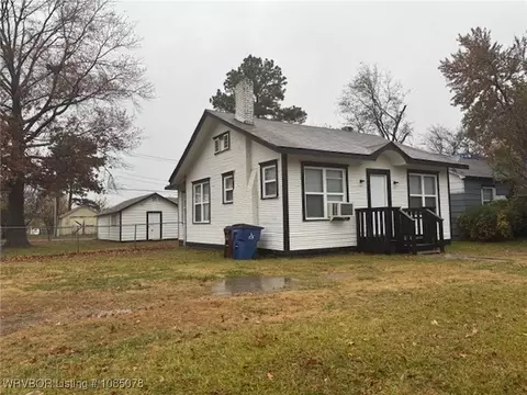 Exterior - 1013 N 33rd St, Fort Smith, AR 72904 photo 3 of 5