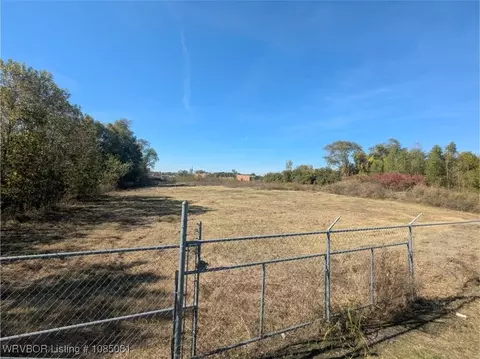 2501 N 17th St, Fort Smith, AR 72904