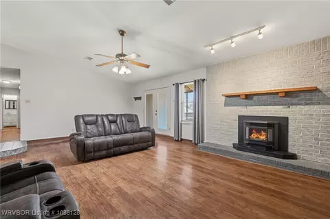 Living - 3009 Brooken Hill Dr, Fort Smith, AR 72908 photo 2 of 3
