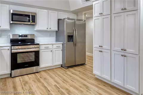 Kitchen - 910 S Adams St, Lavaca, AR 72941 photo 2 of 3