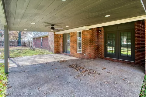 Exterior - 910 S Adams St, Lavaca, AR 72941 photo 8 of 11