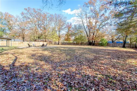Exterior - 910 S Adams St, Lavaca, AR 72941 photo 10 of 11