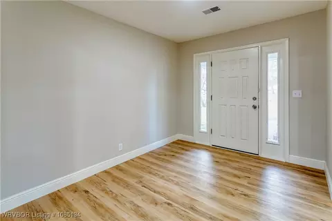 Entry Way - 910 S Adams St, Lavaca, AR 72941 photo 1 of 4