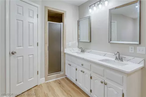 Bath - 910 S Adams St, Lavaca, AR 72941 photo 3 of 5