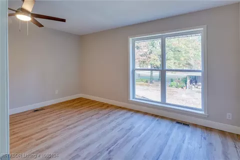Bedroom - 910 S Adams St, Lavaca, AR 72941 photo 3 of 6