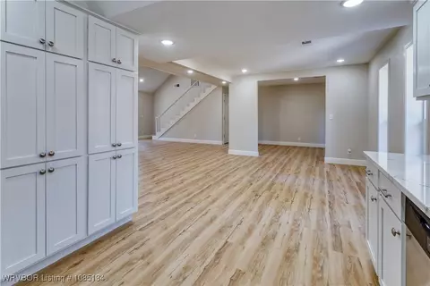 Entry Way - 910 S Adams St, Lavaca, AR 72941 photo 2 of 4