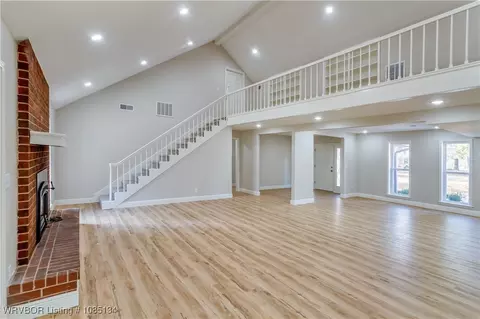 Living - 910 S Adams St, Lavaca, AR 72941 photo 4 of 12