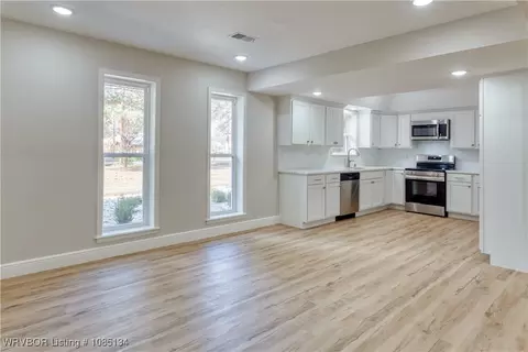 Living - 910 S Adams St, Lavaca, AR 72941 photo 6 of 12
