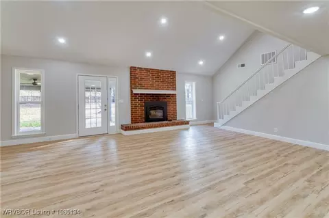 Living - 910 S Adams St, Lavaca, AR 72941 photo 2 of 12