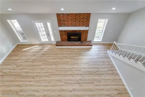 Living - 910 S Adams St, Lavaca, AR 72941 photo 12 of 12