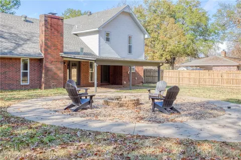 Exterior - 910 S Adams St, Lavaca, AR 72941 photo 7 of 11
