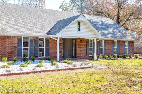 Exterior - 910 S Adams St, Lavaca, AR 72941 photo 3 of 11