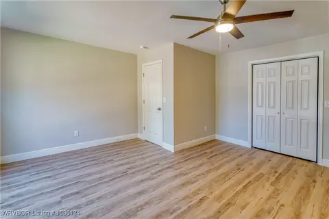 Bedroom - 910 S Adams St, Lavaca, AR 72941 photo 5 of 6