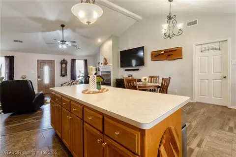 Kitchen - 2001 Devyn Dr, Lavaca, AR 72941 photo 2 of 2