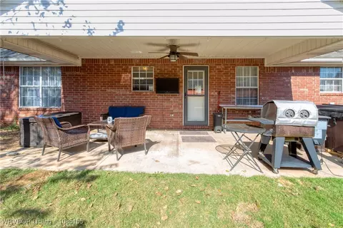 Exterior - 2001 Devyn Dr, Lavaca, AR 72941 photo 3 of 10