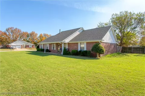 Exterior - 2001 Devyn Dr, Lavaca, AR 72941 photo 9 of 10
