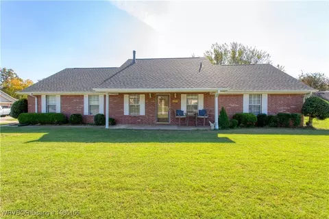 2001 Devyn Dr, Lavaca, AR 72941