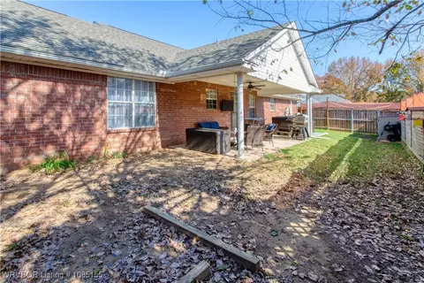 Exterior - 2001 Devyn Dr, Lavaca, AR 72941 photo 4 of 10