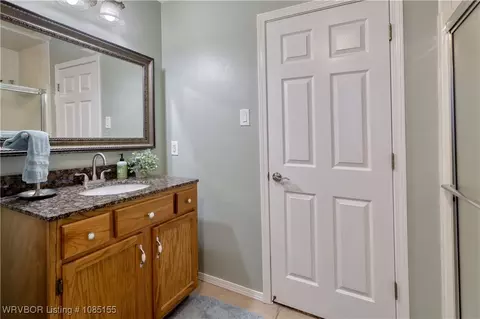Bath - 2001 Devyn Dr, Lavaca, AR 72941 photo 2 of 3