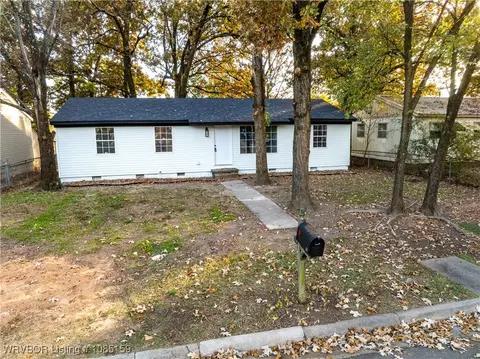 16 Northwood Dr, Fort Smith, AR 72904