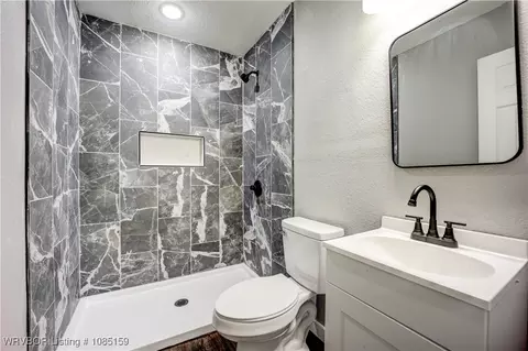 Bath - 16 Northwood Dr, Fort Smith, AR 72904 photo 1 of 2