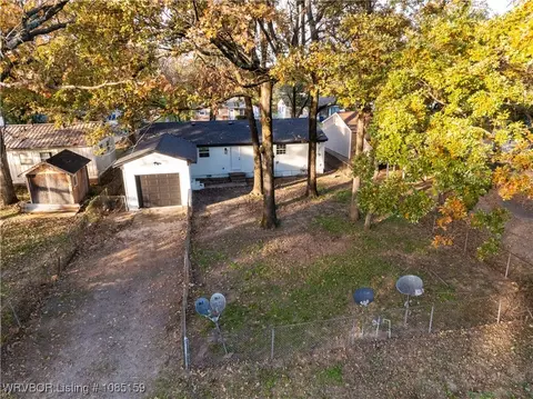 Exterior - 16 Northwood Dr, Fort Smith, AR 72904 photo 5 of 10